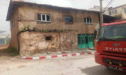 Yangında 75 yaşındaki adamın evi kullanılamaz hale geldi