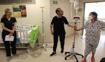 Yaşamasına yüzde 1 ihtimal verilen çiftin sıra dışı aşkı