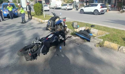 Yaya geçidine dönmeye çalışırken kaza yaptı: 1 yaralı