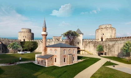 Yedikule Hisarı’nda ihya edilen Fatih Mescidi ibadete açıldı