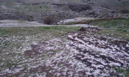 Yozgat’ta dolu yağışı yüksek kesimleri beyaza bürüdü