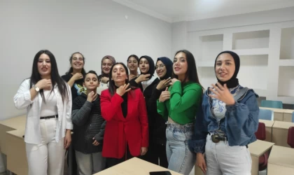 Yozgat’ta işaret dili öğrenerek engelleri kaldırmayı amaçlıyorlar