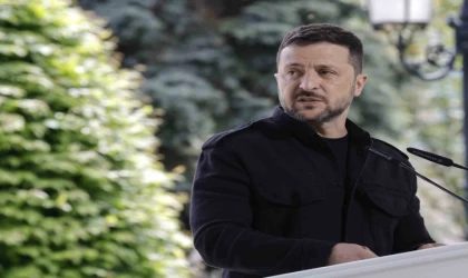 Zelenskiy’den Cumhurbaşkanı Erdoğan’a: ”Desteği ve diplomasiyi en üst düzeyde kolaylaştırmaya hazır olması dolayısıyla kendisine minnettarım”